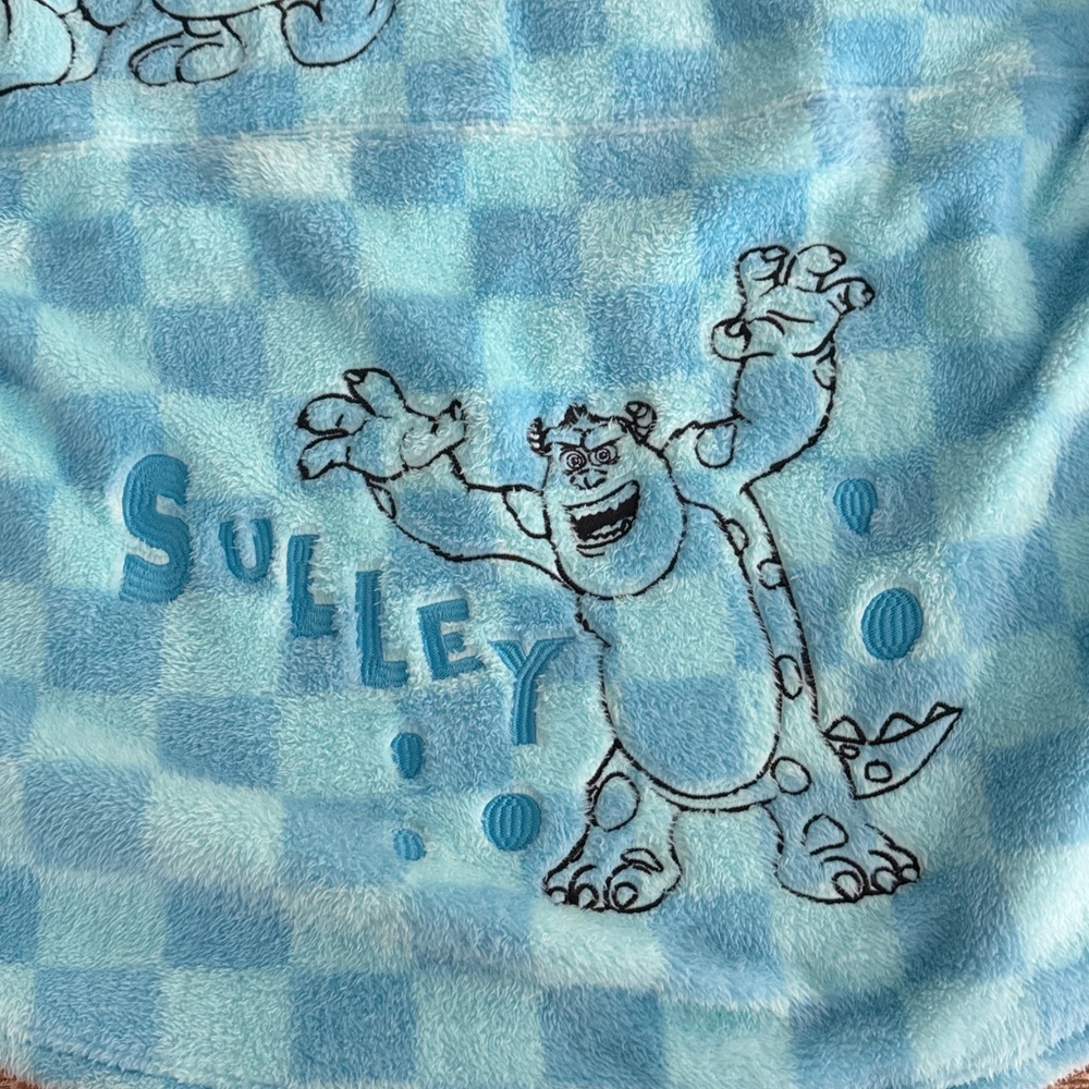 Disney Pixar fluffy fleece like blue with embroidered characters spirit jersey - Picture 8 of 9